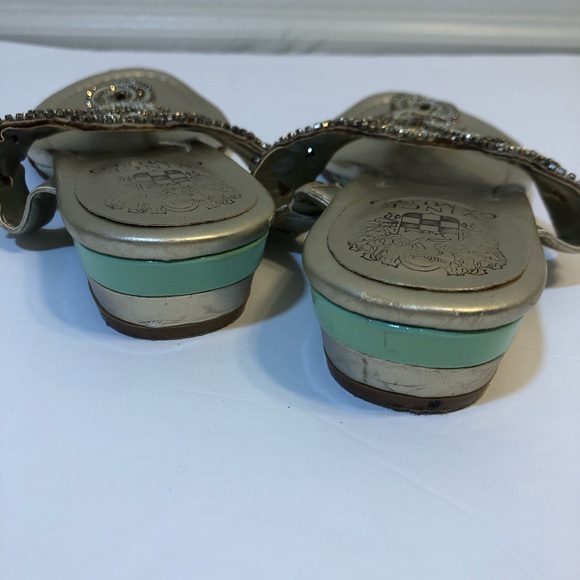 Gorgeous Vince Camuto Sandals - Picture 5 of 7